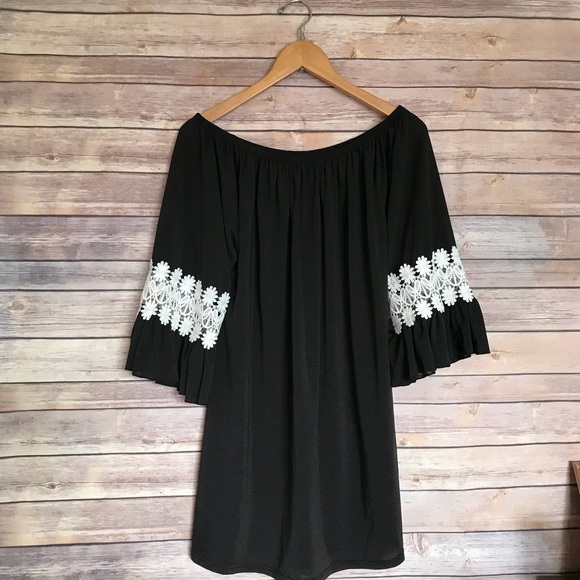 Boutique black white lace detail off shoulder top - Picture 2 of 6